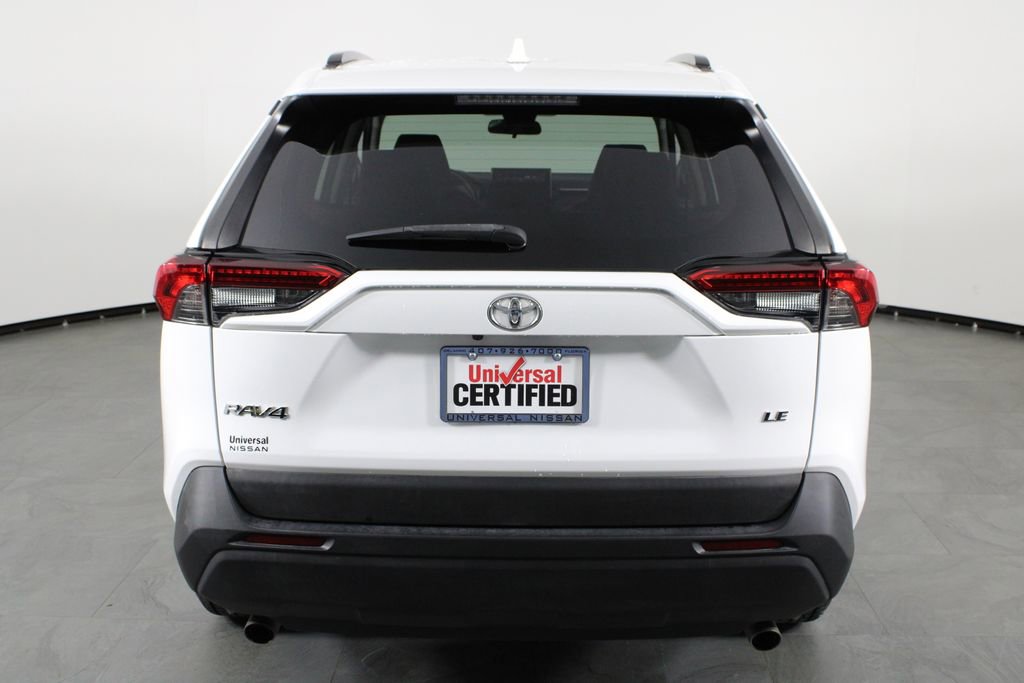 Used 2020 Toyota RAV4 LE image 9