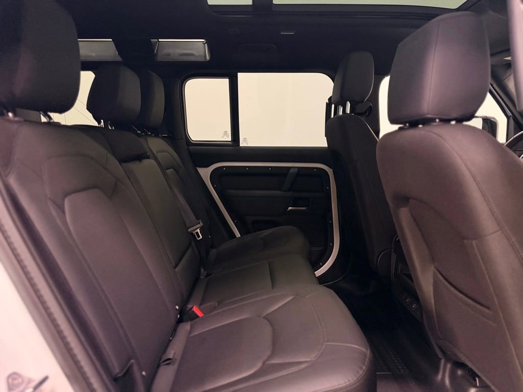 Used 2025 Land Rover Defender 110 S image 21