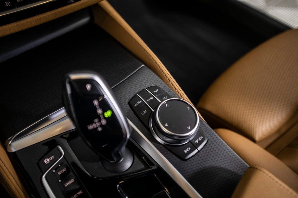 Used 2023 BMW 530e w/ M Sport Package image 29