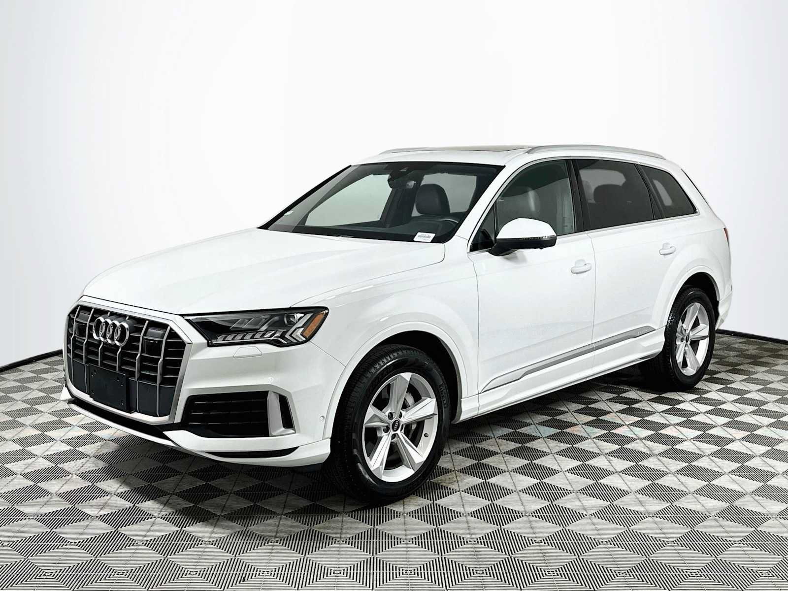 Certified 2023 Audi Q7 2.0T Premium Plus w/ Premium Plus Package AWD/4WD image 3