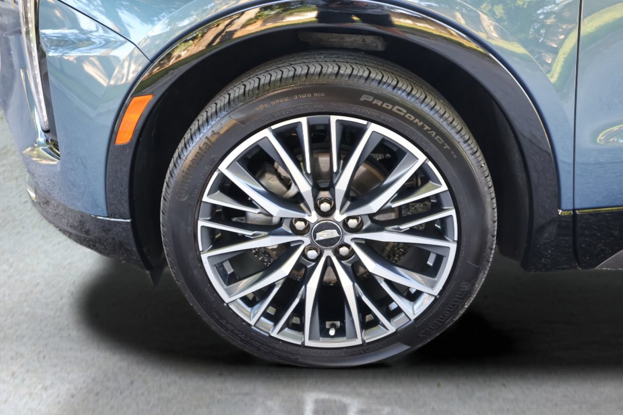 Certified 2025 Cadillac XT4 Sport w/ LPO, Floor Liner Package FWD image 9