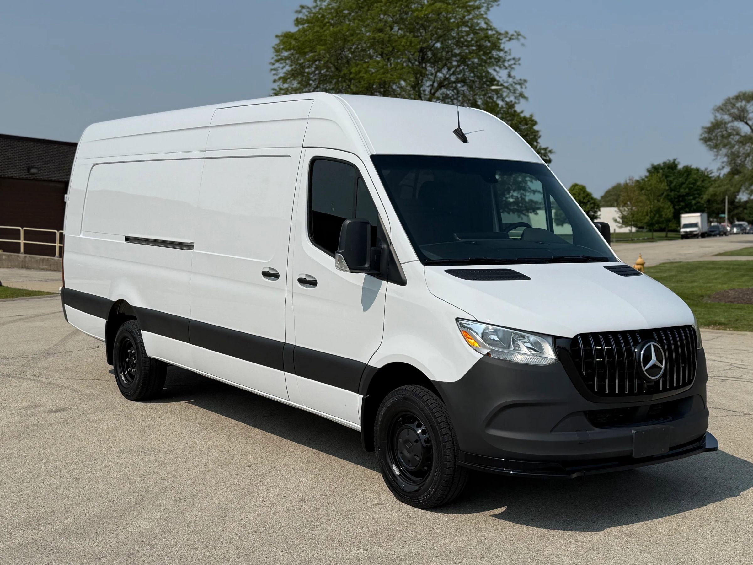 Used 2023 Mercedes-Benz Sprinter 3500 image 1