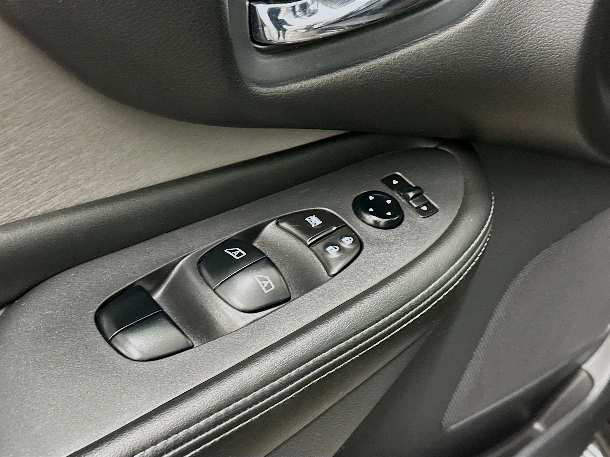 Used 2023 Nissan Murano SV image 15