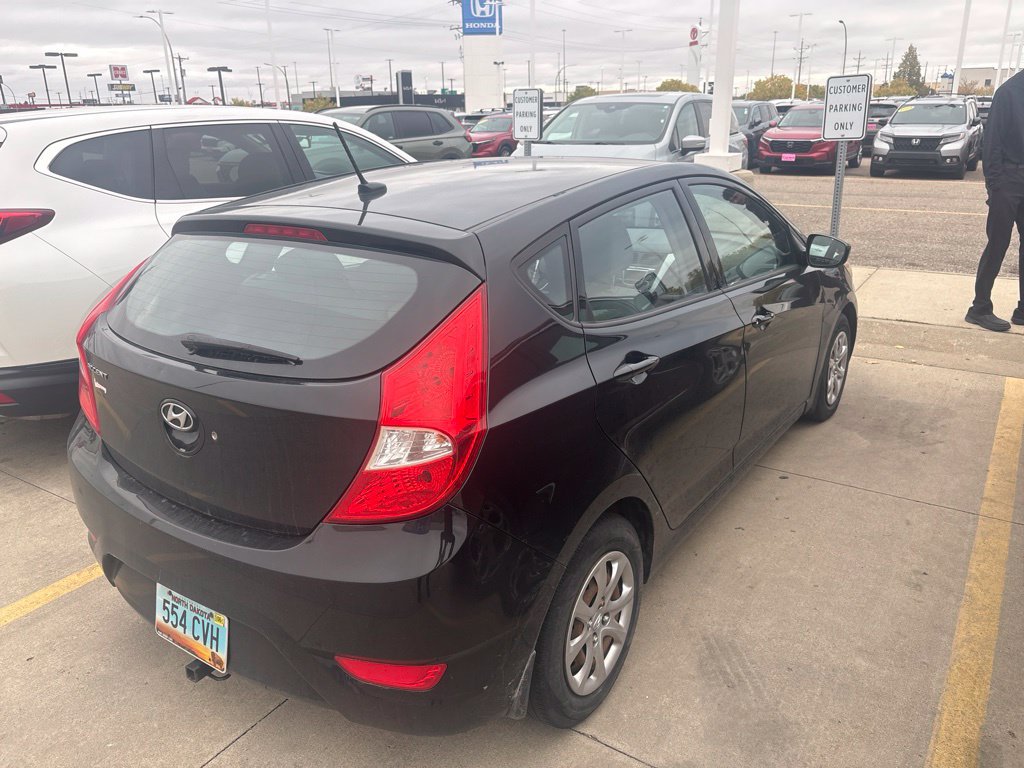 Used 2013 Hyundai Accent GS FWD image 3