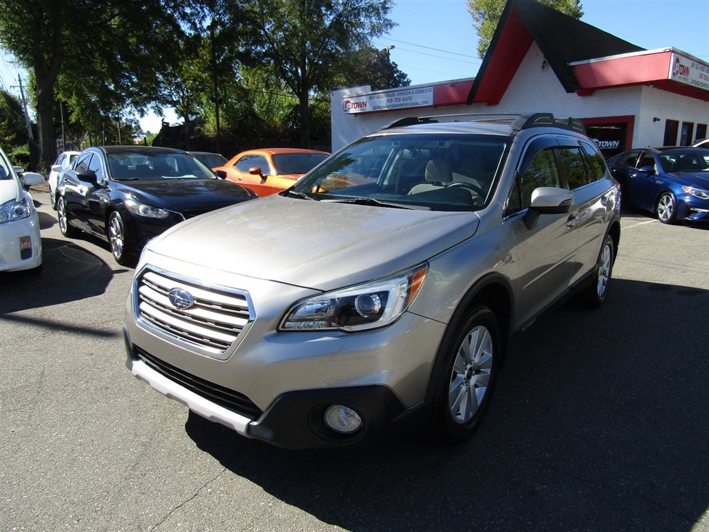 Used 2015 Subaru Outback 2.5i Premium AWD/4WD image 1