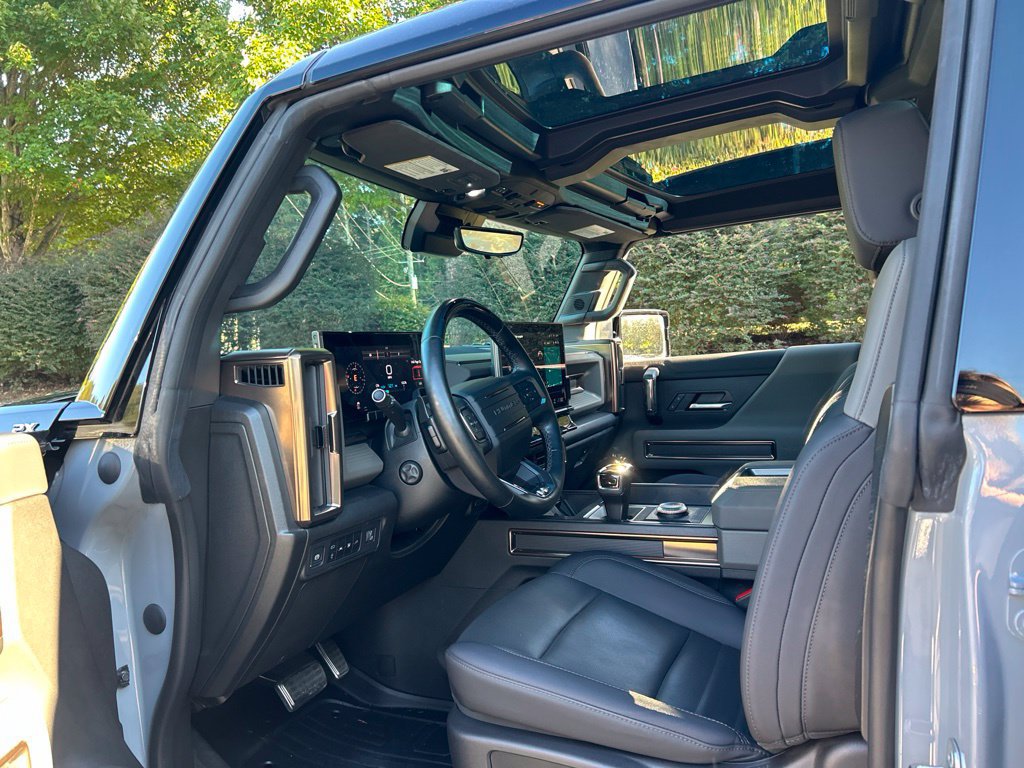 Used 2025 GMC Hummer EV 2X w/ LPO, Sport Package AWD/4WD image 45
