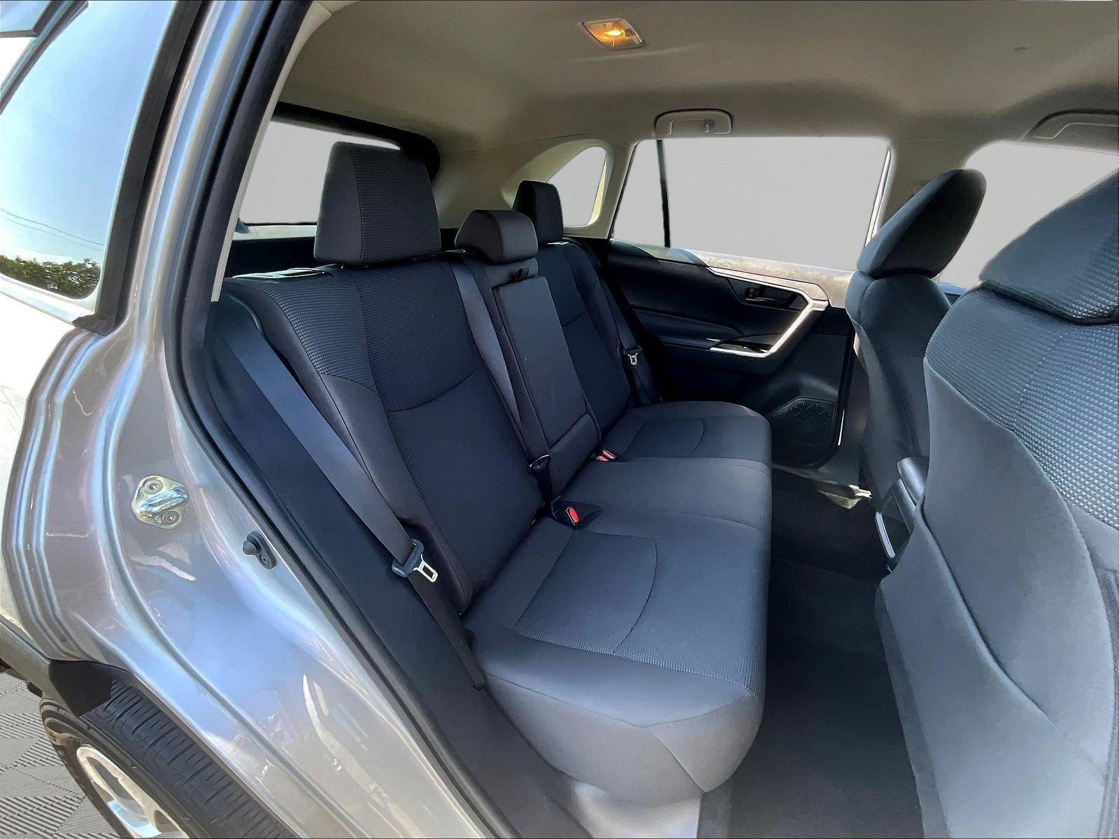 Used 2021 Toyota RAV4 LE AWD/4WD image 24