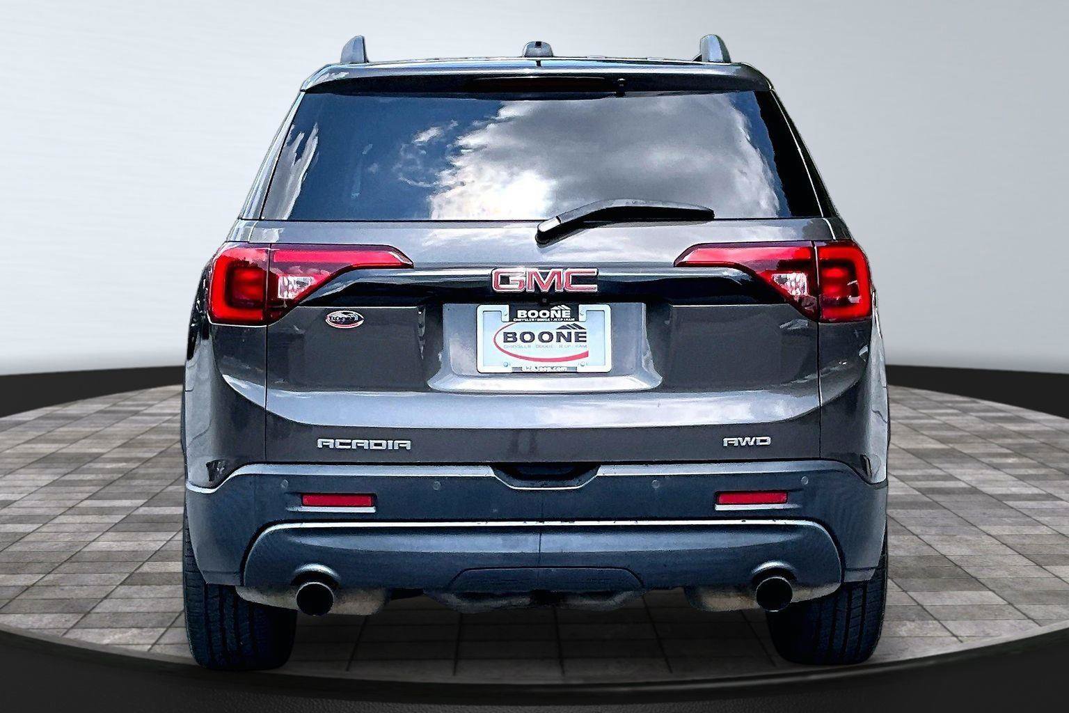 Used 2019 GMC Acadia SLT w/ Black Edition AWD/4WD image 4