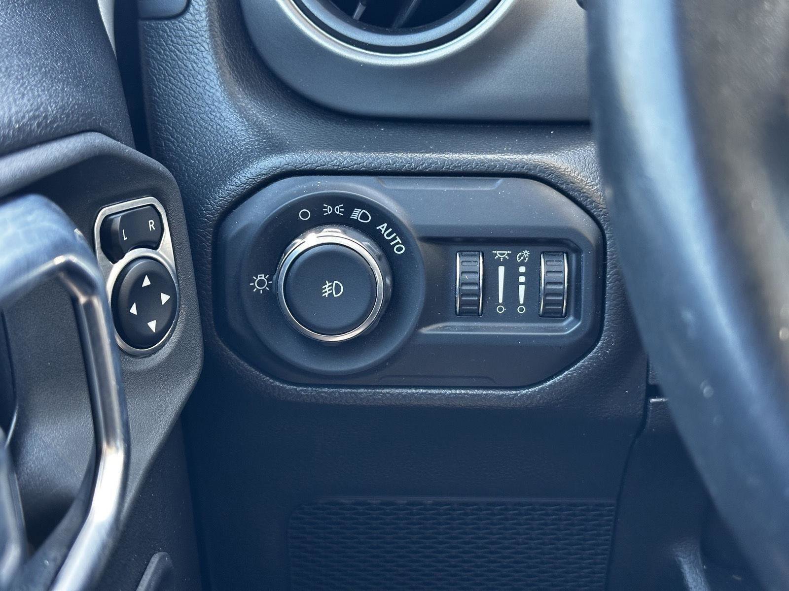 Used 2022 Jeep Wrangler Unlimited Sport AWD/4WD image 25