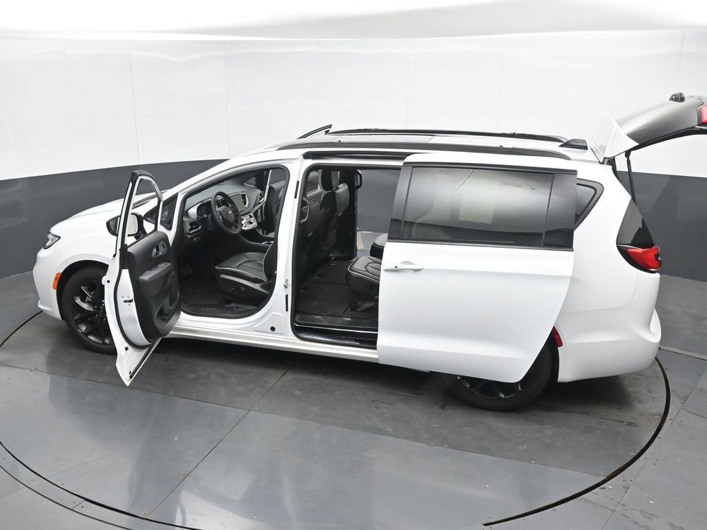 Used 2025 Chrysler Pacifica Limited FWD image 59