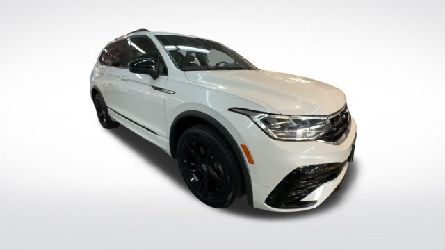 Certified 2024 Volkswagen Tiguan SE R-Line AWD/4WD image 2