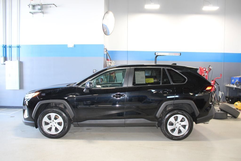 Used 2023 Toyota RAV4 LE AWD/4WD image 14