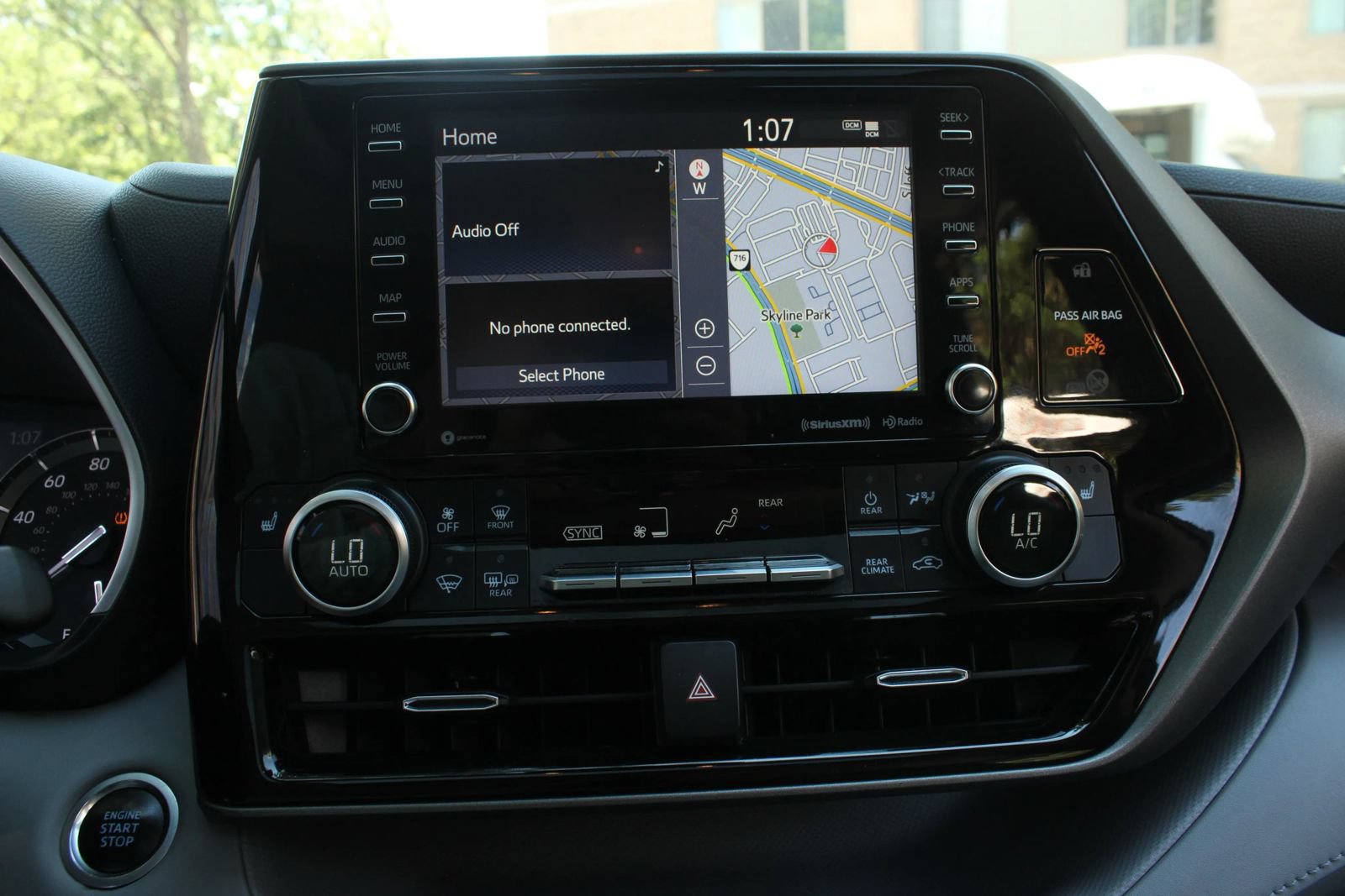 Used 2021 Toyota Highlander XLE AWD/4WD image 33