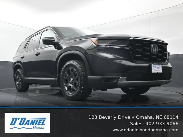 Used 2025 Honda Pilot TrailSport image 14