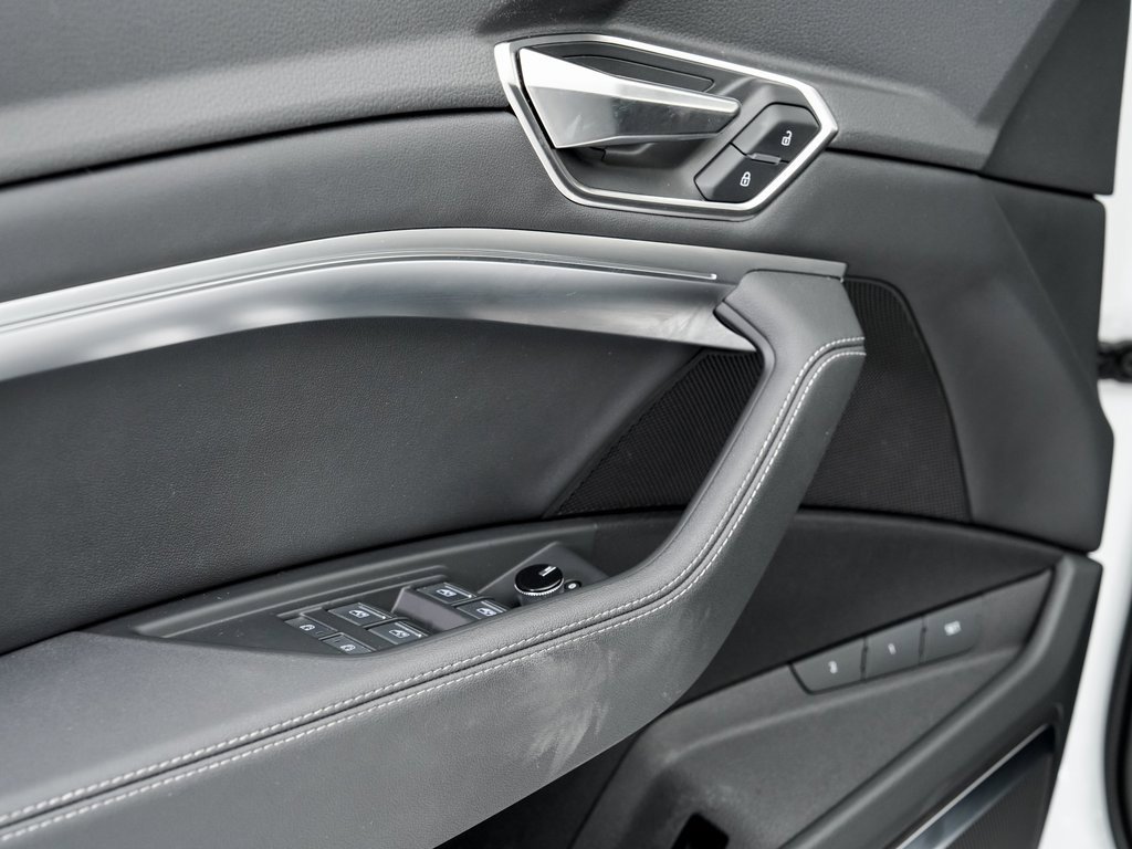 Used 2024 Audi Q8 e-tron Premium Plus image 8