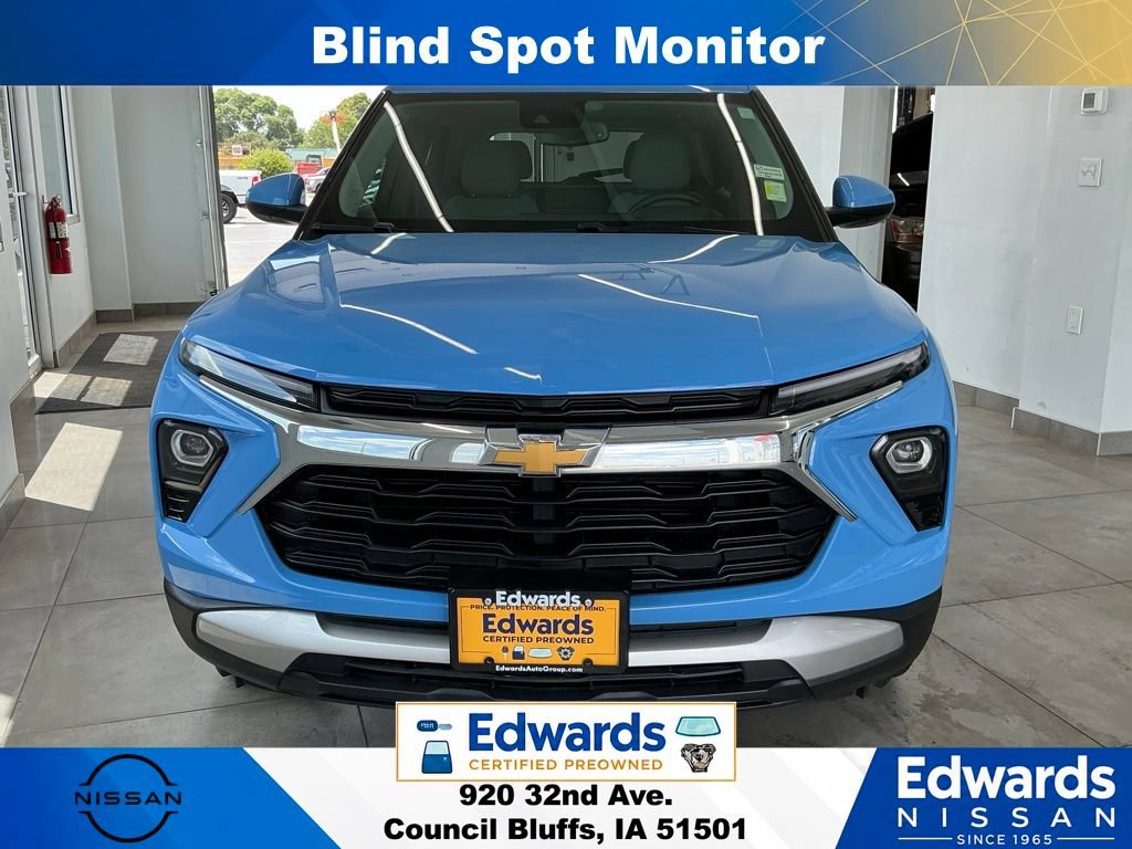 Used 2024 Chevrolet TrailBlazer LT w/ Convenience Package AWD/4WD image 3