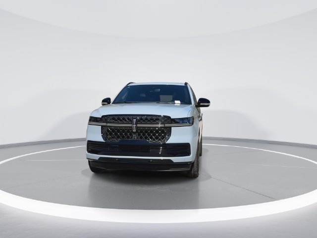 New 2027 Lincoln Navigator Reserve w/ Jet Appearance Package AWD/4WD image 3