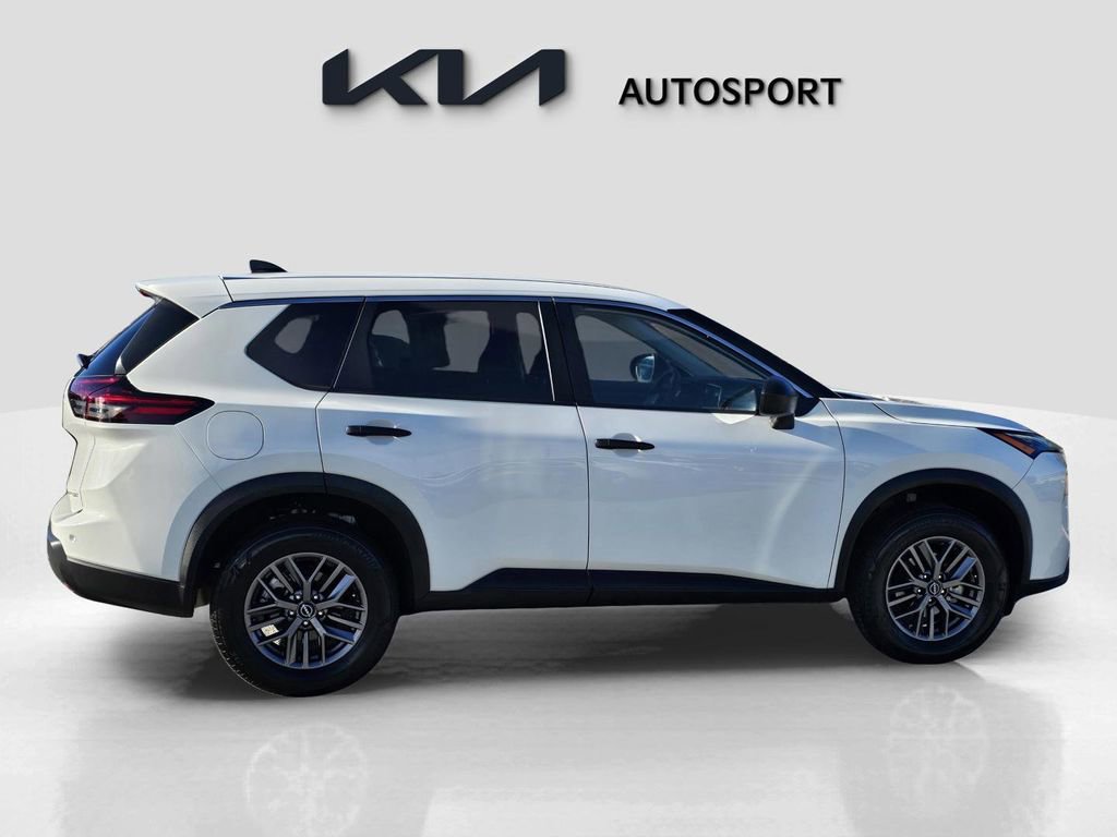 Used 2024 Nissan Rogue S image 7