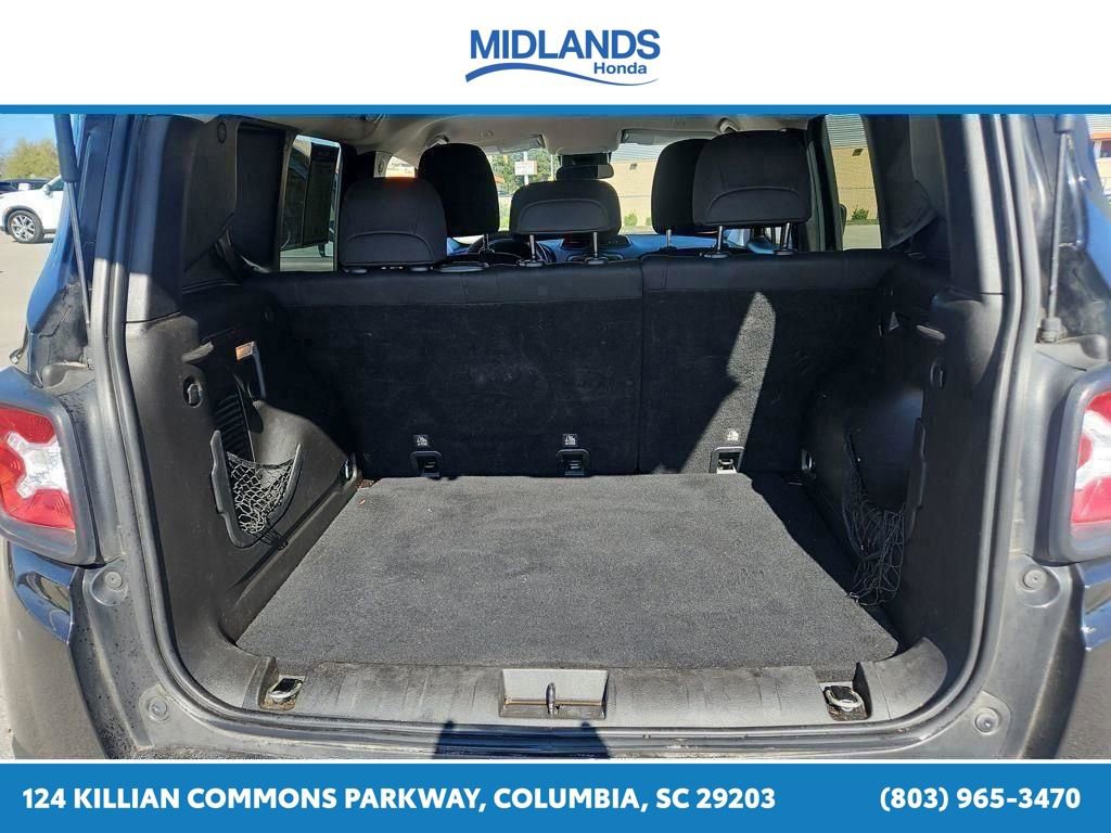 Used 2018 Jeep Renegade Latitude FWD image 34
