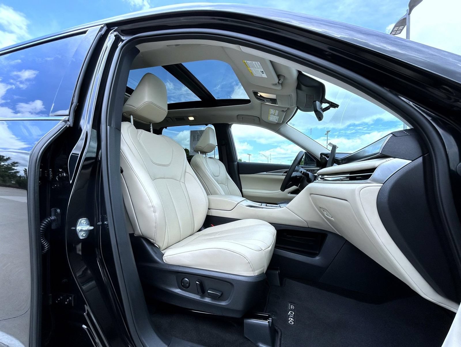 Certified 2025 INFINITI QX60 Luxe AWD/4WD image 15