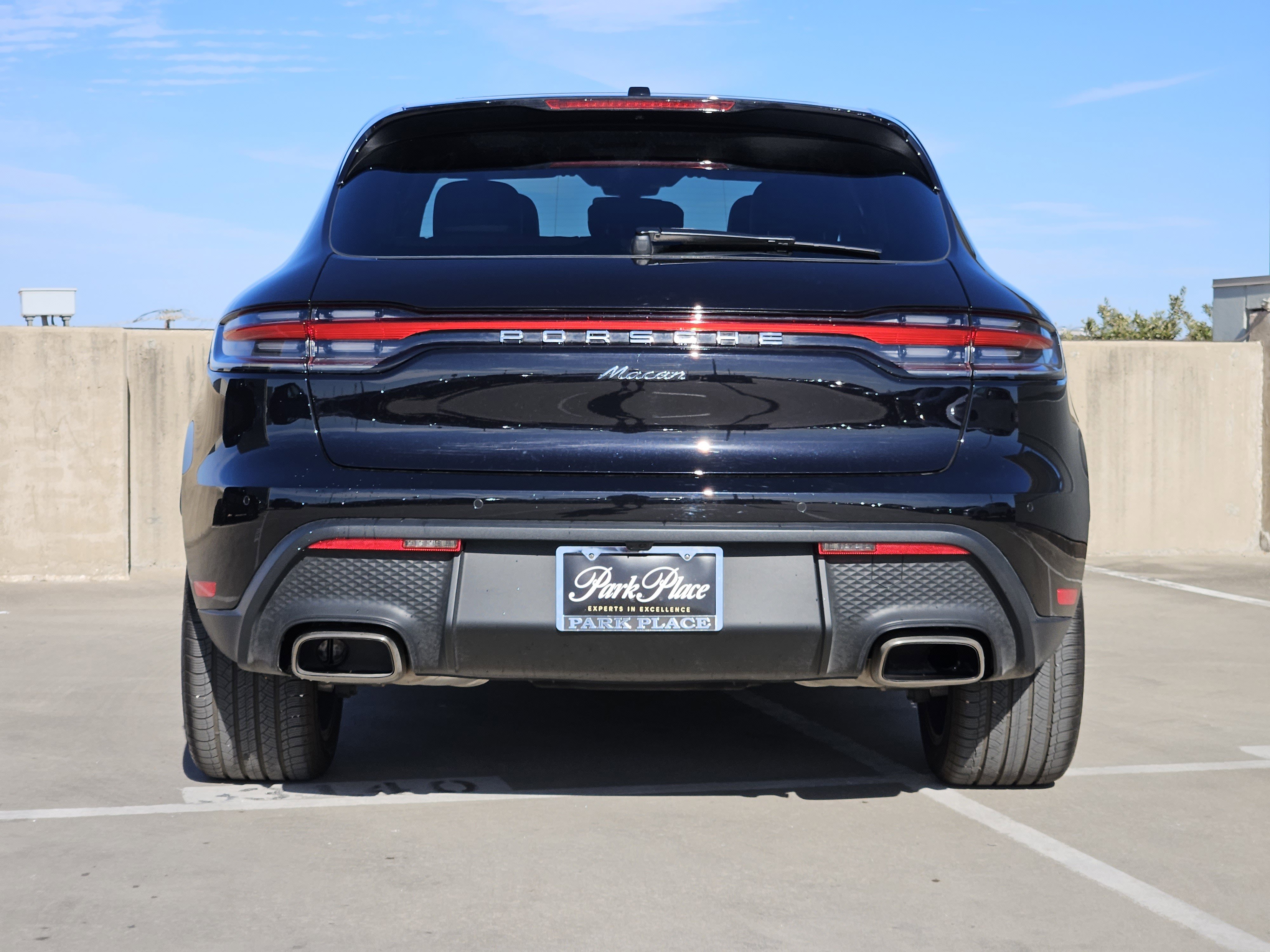 Certified 2025 Porsche Macan image 7