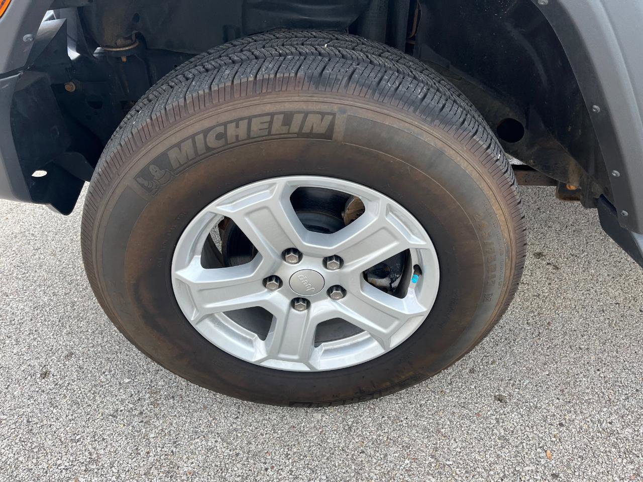 Used 2018 Jeep Wrangler Sport AWD/4WD image 16