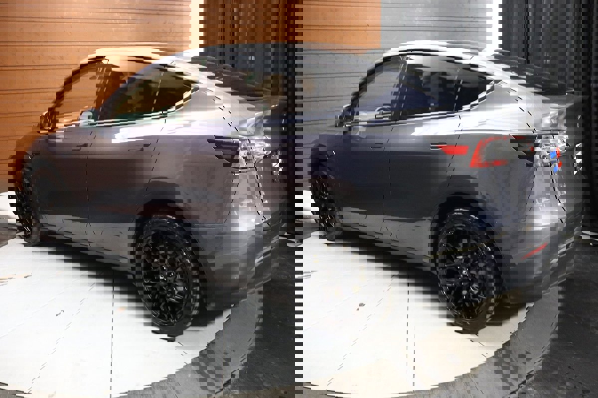 Used 2023 Tesla Model Y Long Range image 10