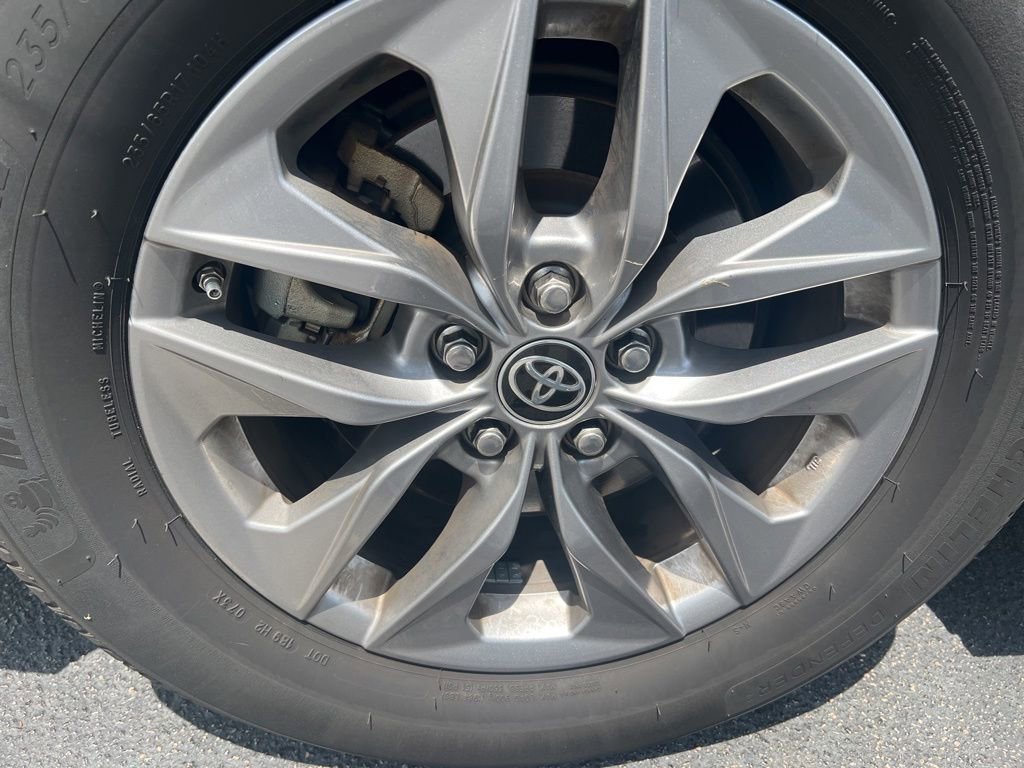 Used 2023 Toyota Sienna XLE FWD image 12