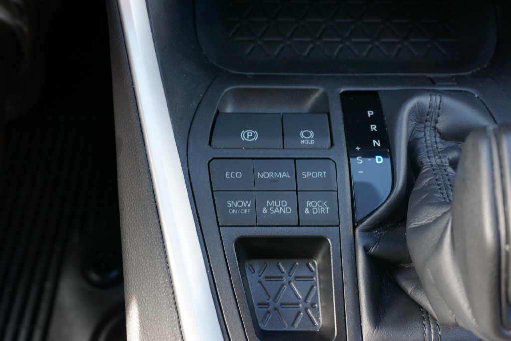Used 2022 Toyota RAV4 LE AWD/4WD image 20