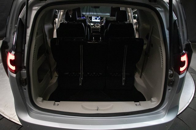 Used 2024 Chrysler Pacifica Touring-L image 20