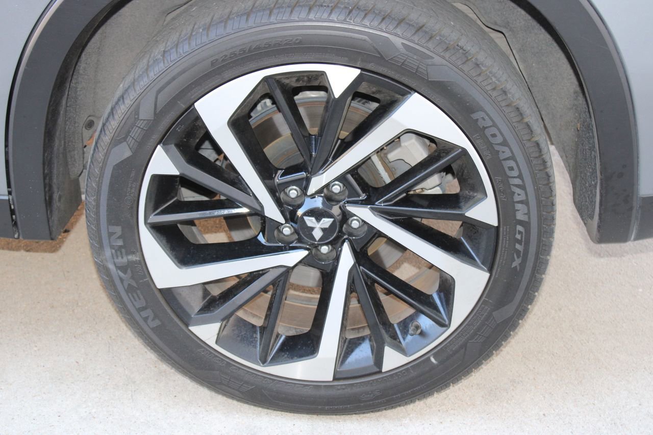 Used 2024 Mitsubishi Outlander SE image 29