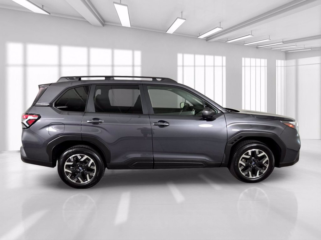 Used 2025 Subaru Forester Premium AWD/4WD image 9