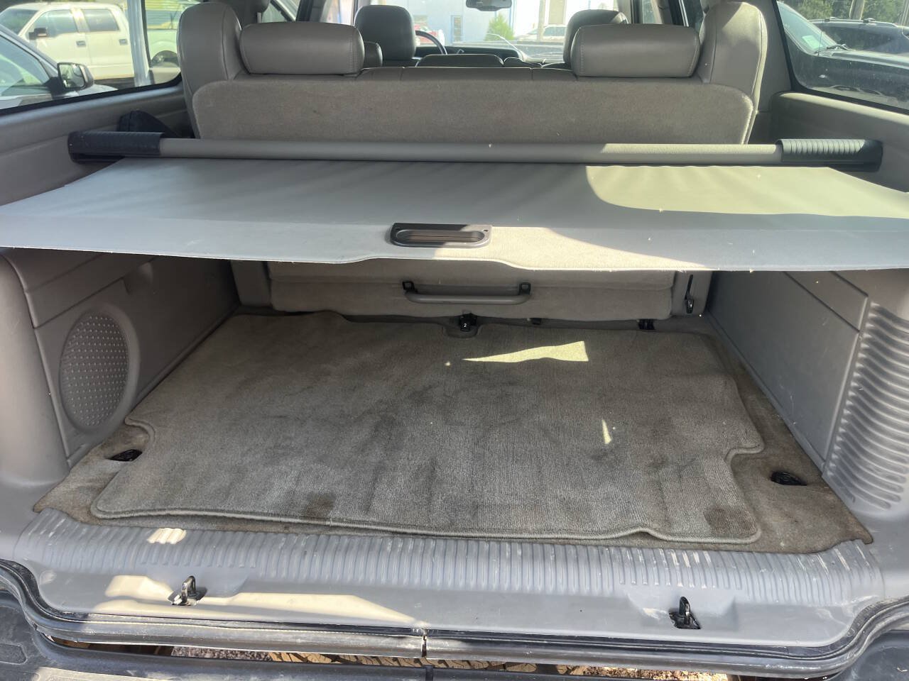 Used 2005 GMC Yukon XL SLT w/ SLT Preferred Equipment Group AWD/4WD image 16