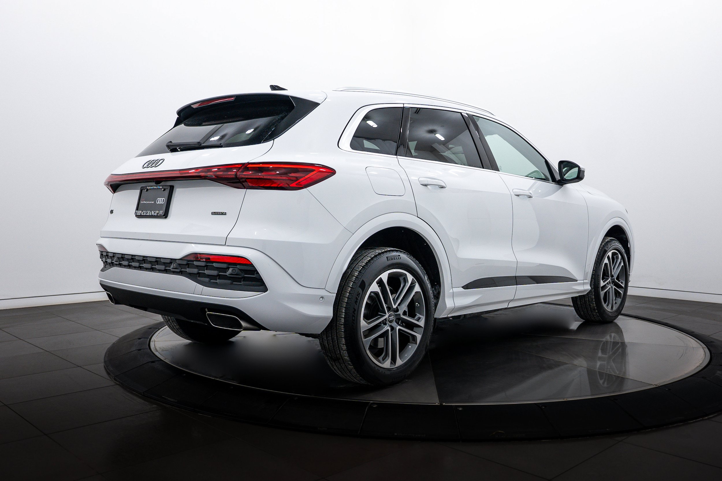 Certified 2025 Audi Q5 Premium w/ Convenience Package AWD/4WD image 4