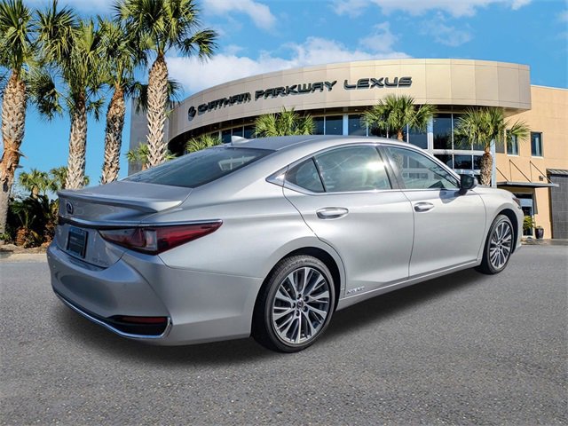 Used 2021 Lexus ES 300h w/ Premium Package image 4