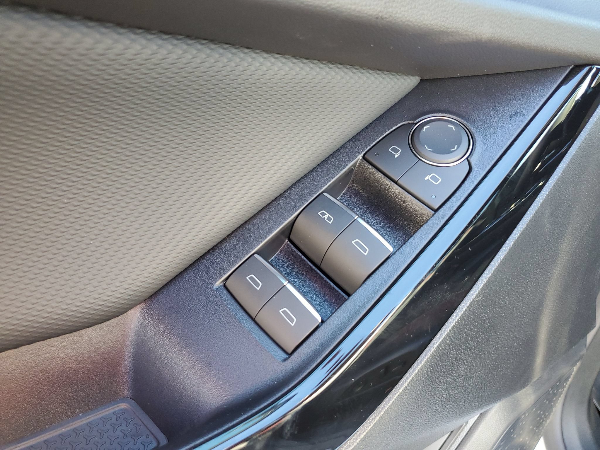 New 2027 Chevrolet Equinox RS w/ Safety and Technology Package AWD/4WD image 14