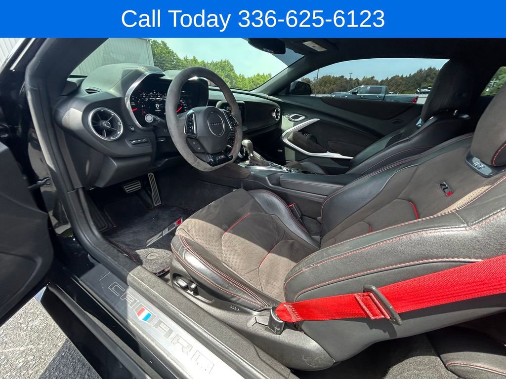 Used 2018 Chevrolet Camaro ZL1 RWD image 19