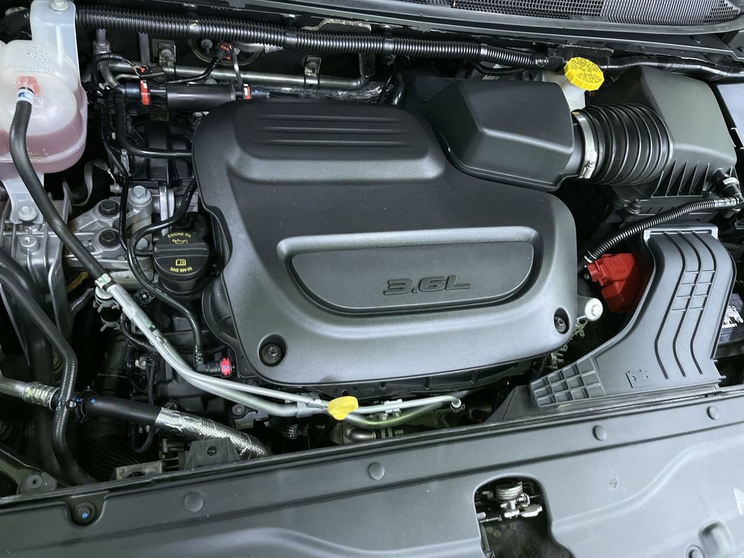 Used 2023 Chrysler Voyager LX image 29