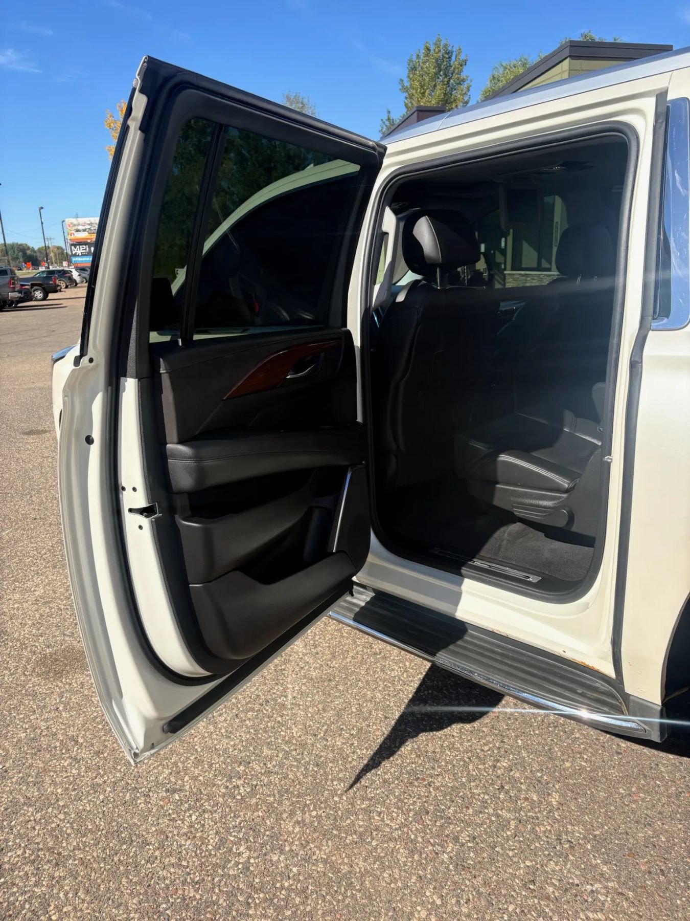 Used 2015 Cadillac Escalade ESV Luxury AWD/4WD image 41