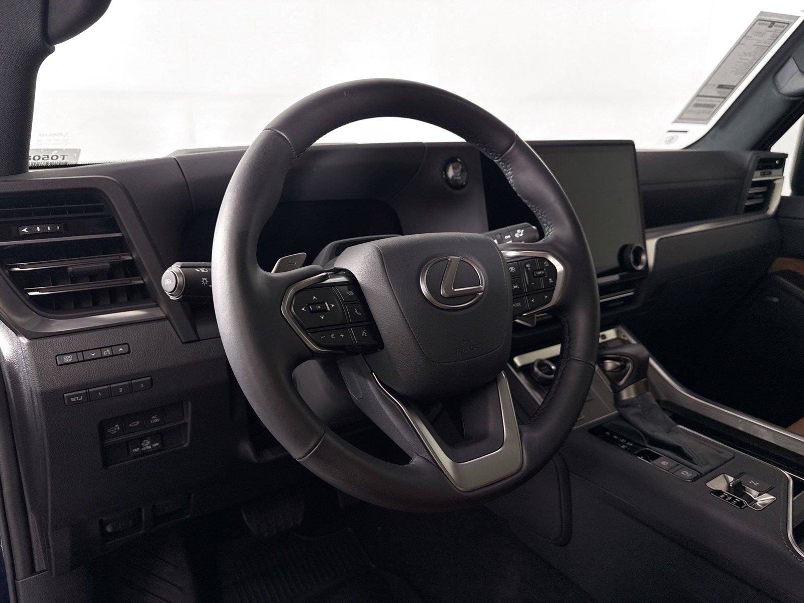 Used 2025 Lexus GX 550 w/ Accessory Package (2T) AWD/4WD image 4