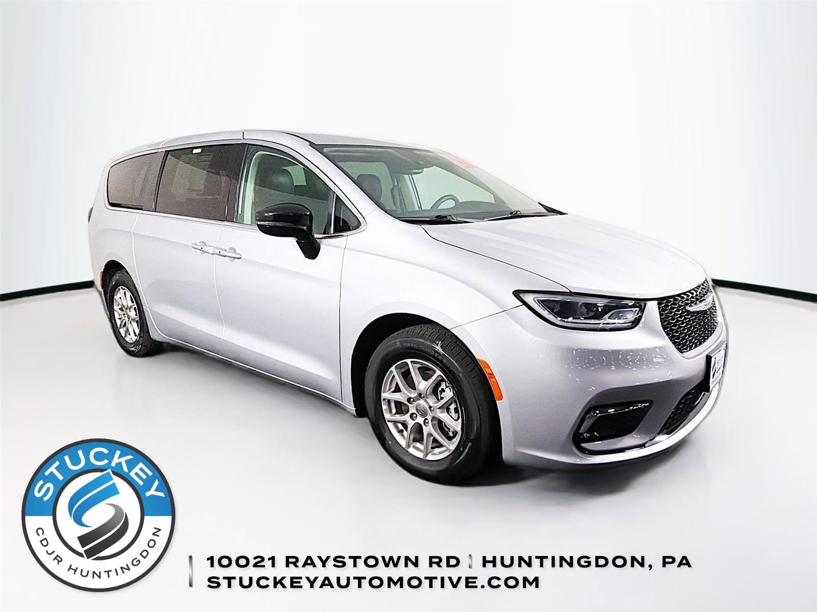 Used 2024 Chrysler Pacifica Touring-L