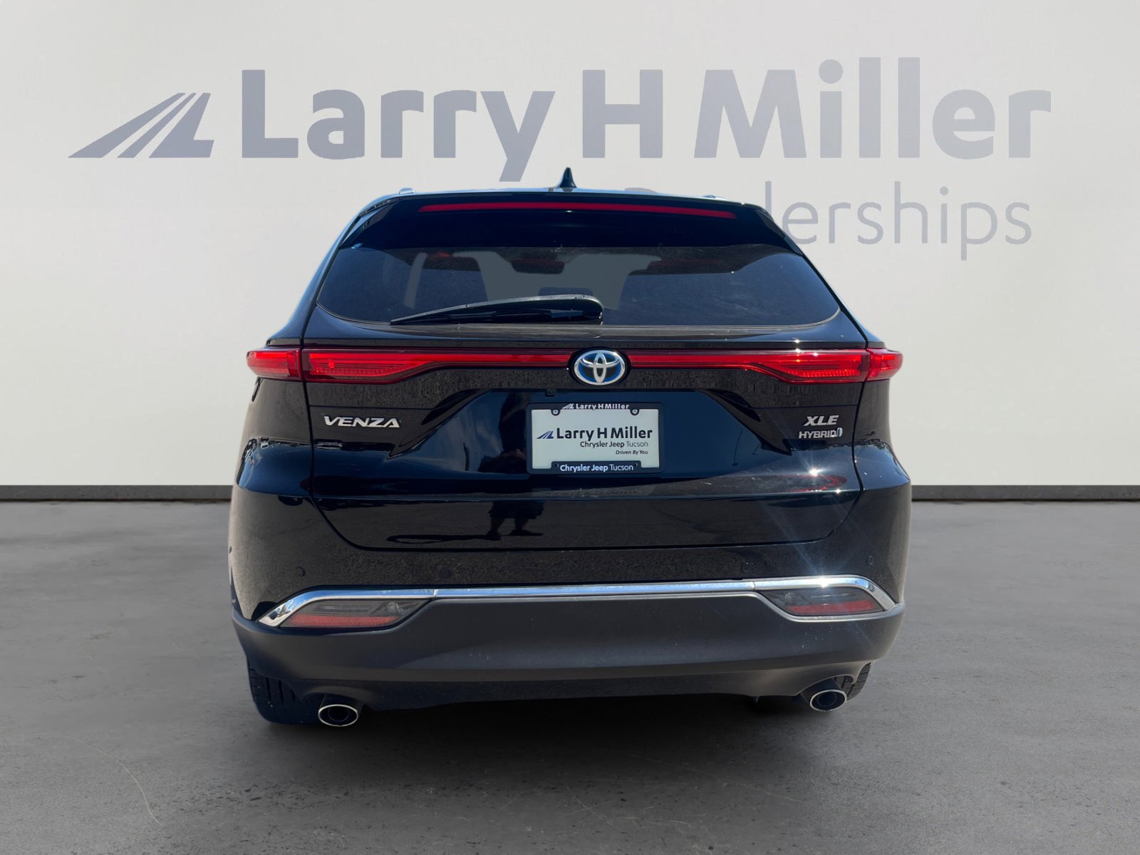 Used 2022 Toyota Venza XLE image 4