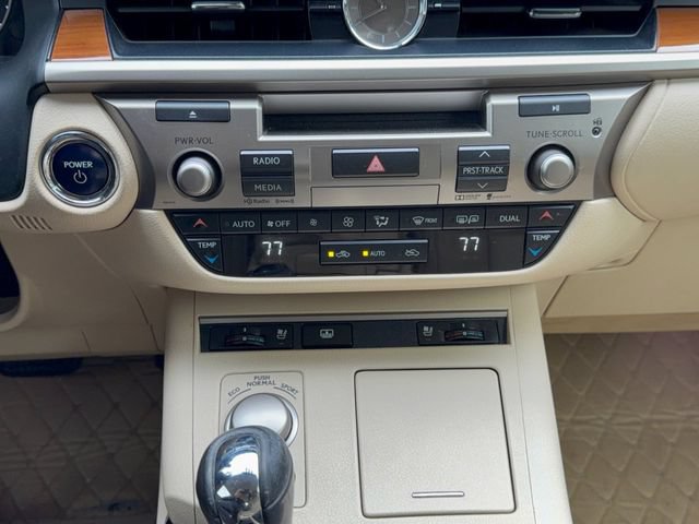 Used 2015 Lexus ES 300h w/ Navigation System Package FWD image 23