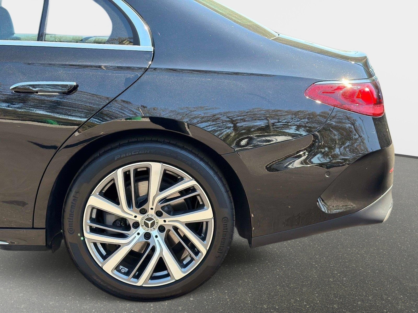 Used 2025 Mercedes-Benz E 350 Sedan image 17