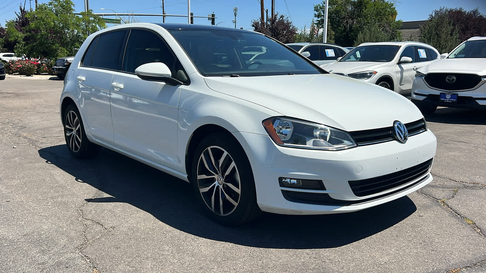 Used 2017 Volkswagen Golf SE FWD image 3