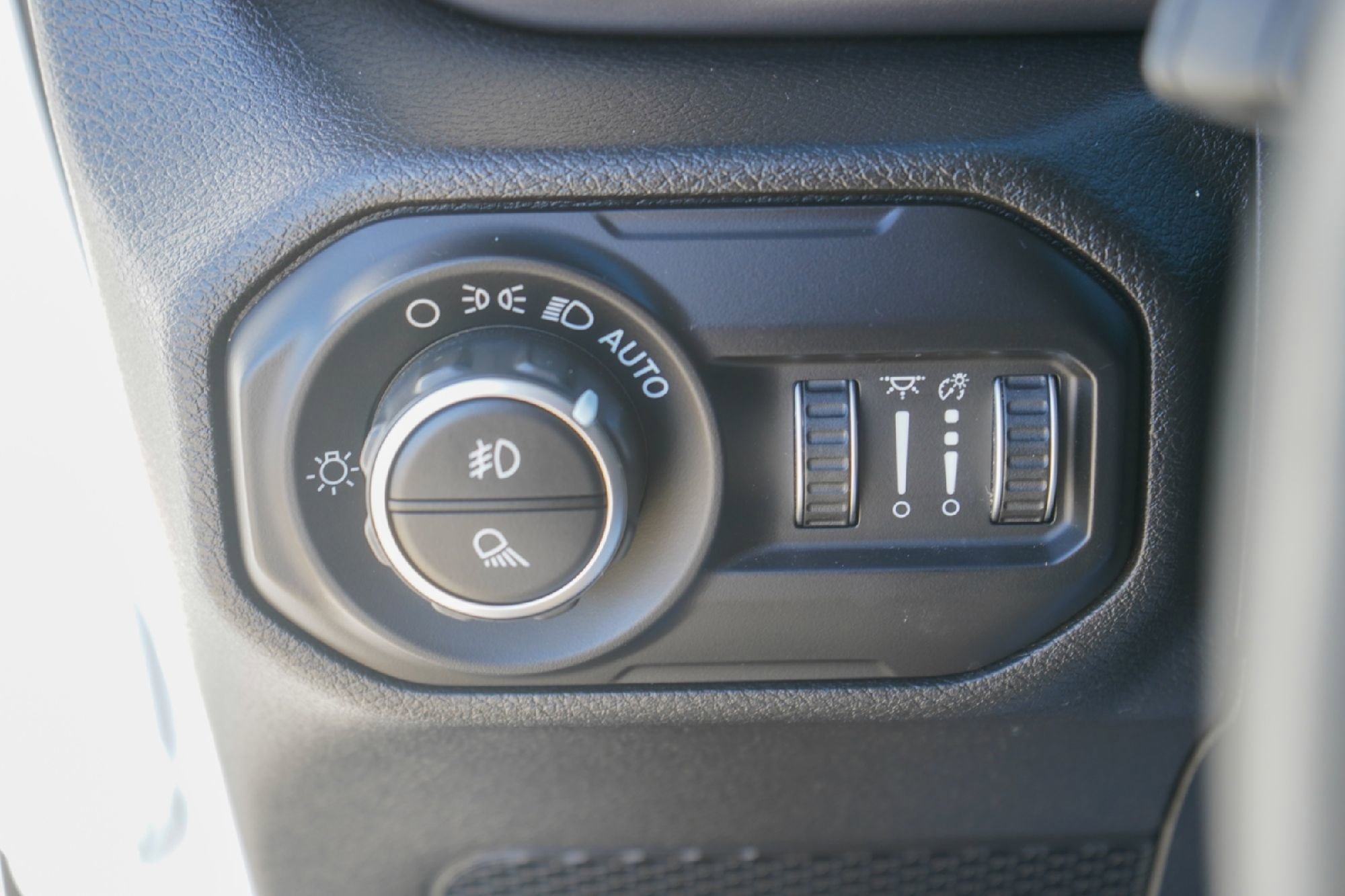 Used 2020 Jeep Gladiator Sport w/ Quick Order Package 24S image 19