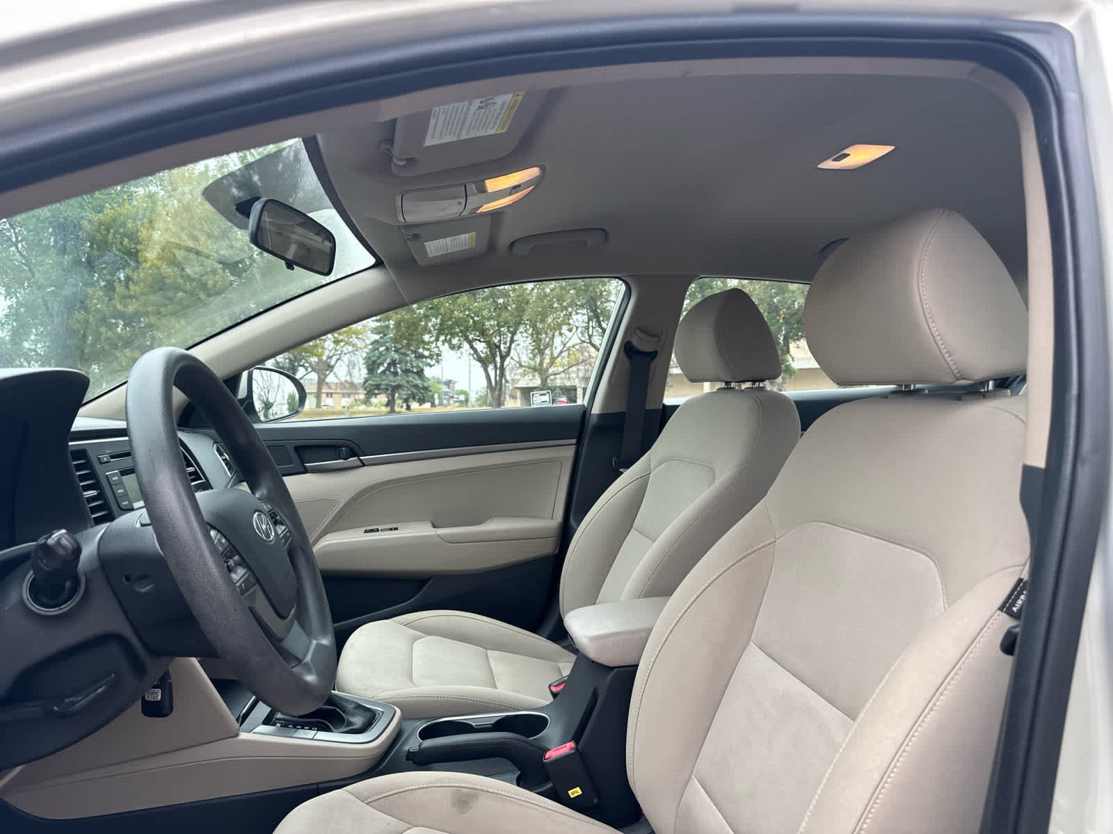 Used 2017 Hyundai Elantra SE w/ Cargo Package FWD image 10