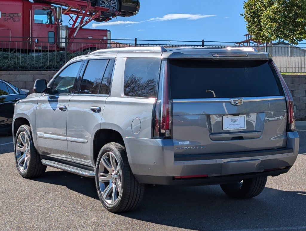 Used 2019 Cadillac Escalade Luxury AWD/4WD image 3