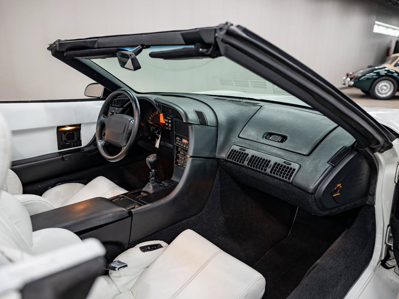 Used 1992 Chevrolet Corvette Convertible RWD image 9