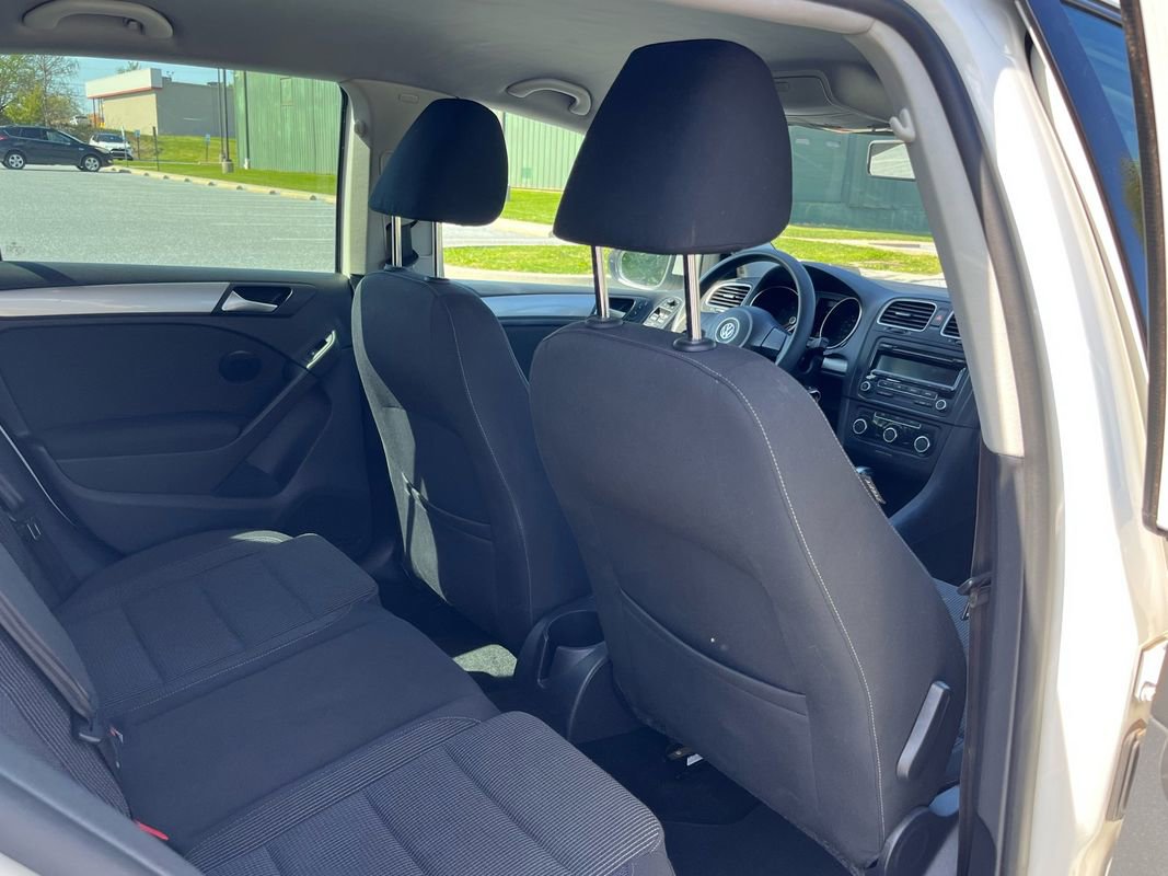 Used 2012 Volkswagen Golf 4-Door FWD image 13